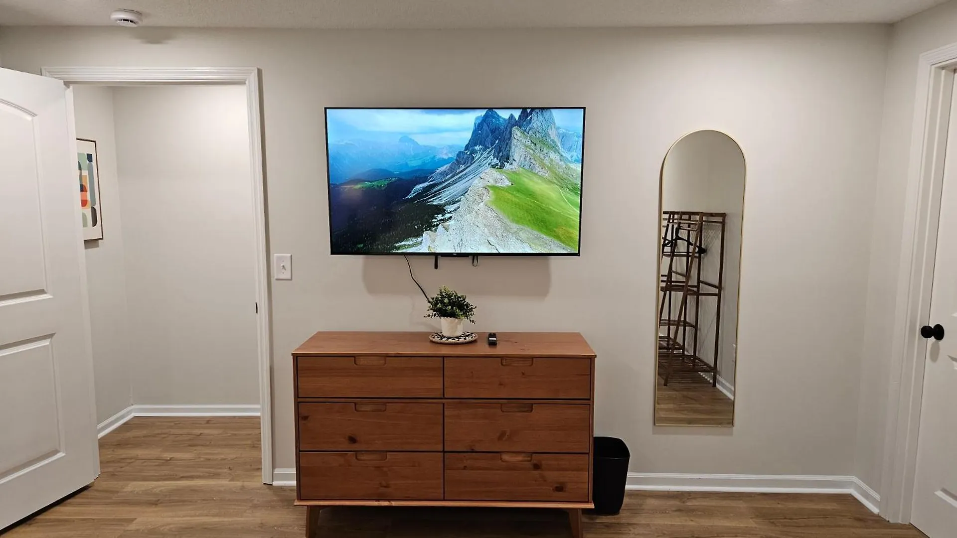 North Columbus Townhouse - Central, Updated, Fireplace USA